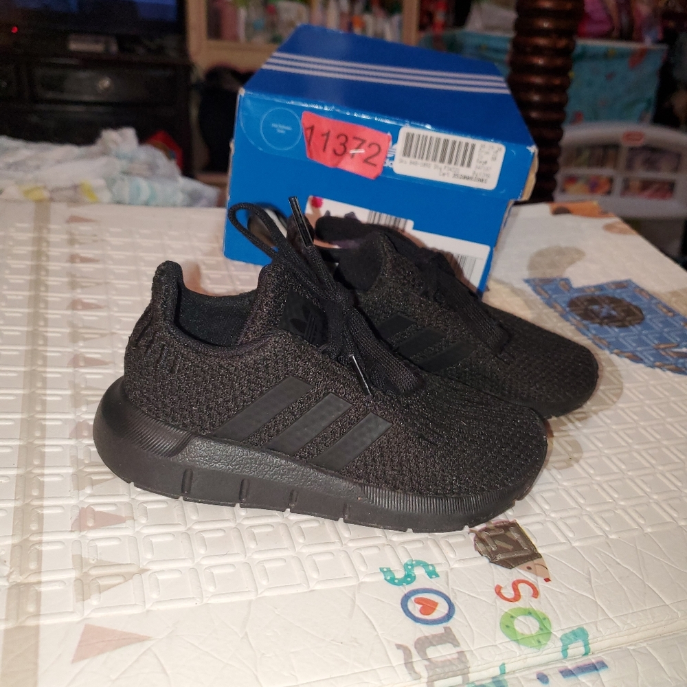 Toddler addias size 8k unisex